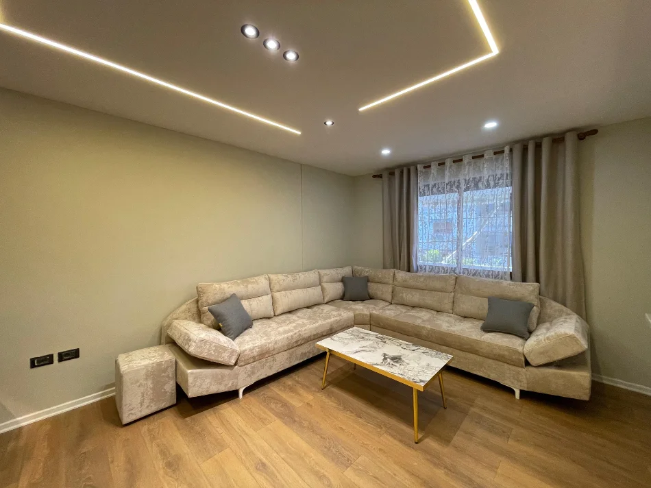 Tirane, shes apartament 2+1+Ballkon Kati 2, 145.000 € 