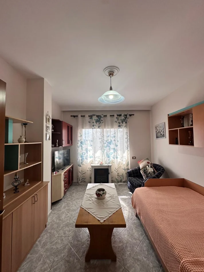Tirane, jepet me qera apartament 2+1 Kati 6, (Rruga Muhamet Gjollesha)