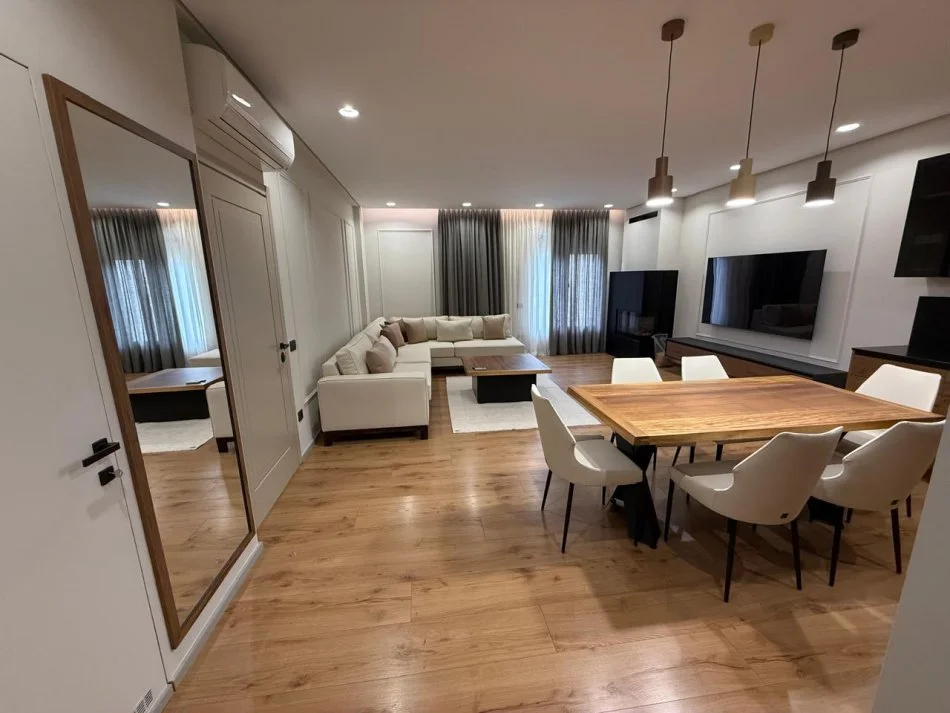 Tirane, jepet me qera apartament 2+1 Kati 2, 110 m² 1.700 € (TEG)