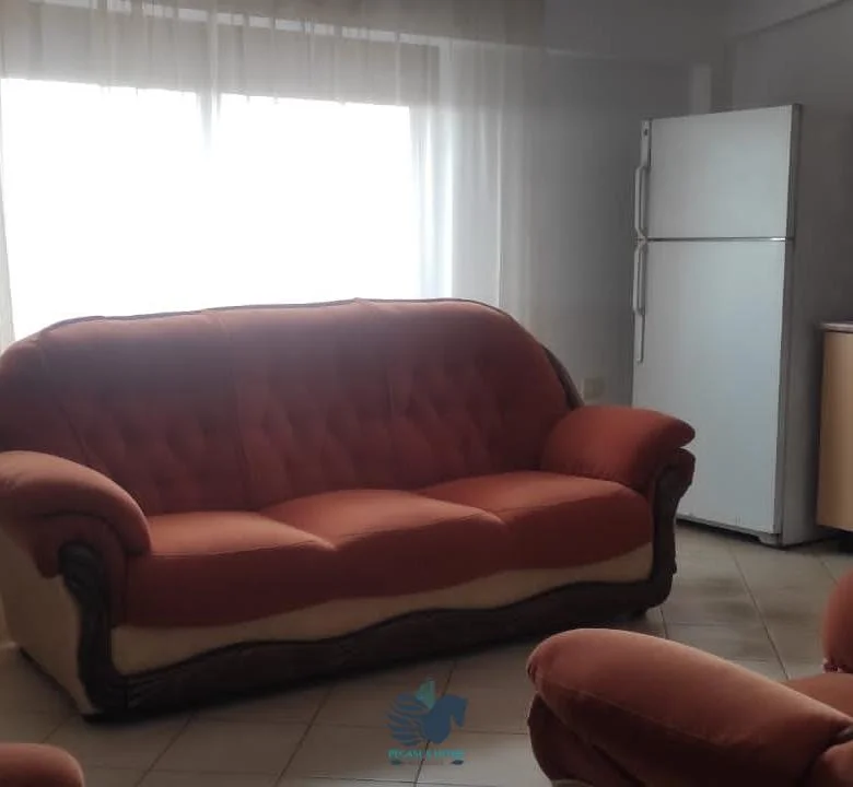 Jepet Me Qera Kati 4 I nje Vile Tek Rruga Myslym Keta[ID PV040]