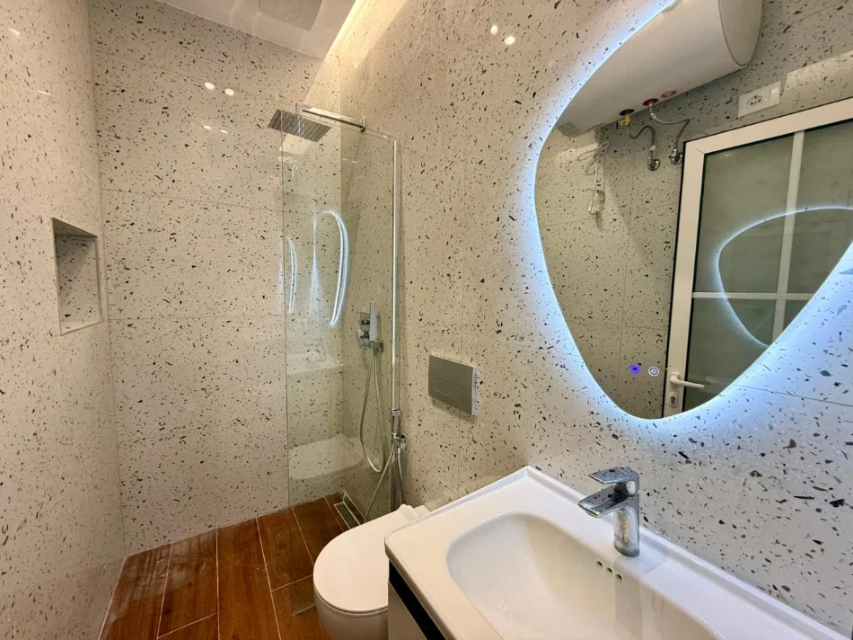Tirane, shitet apartament 1+1 Kati 3, 50 m² 163.000 € (Hoxha Tahsim, prane Pazarit te Ri)