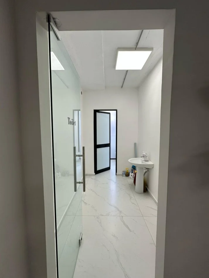 Tirane, shes ambjent biznesi Kati 0, 528 m² (Rruga e Dibres)