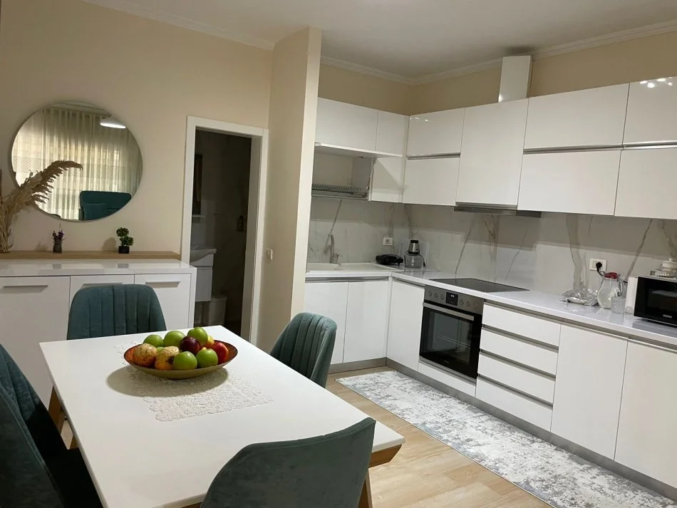 Tirane, jepet me qera apartament 1+1+Ballkon Kati 5, 650 € 