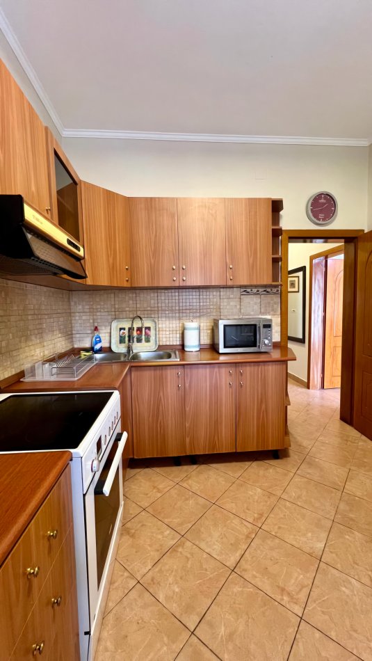 Tirane, jap me qera apartament 1+1+Aneks+Ballkon Kati 4, 98 m² 