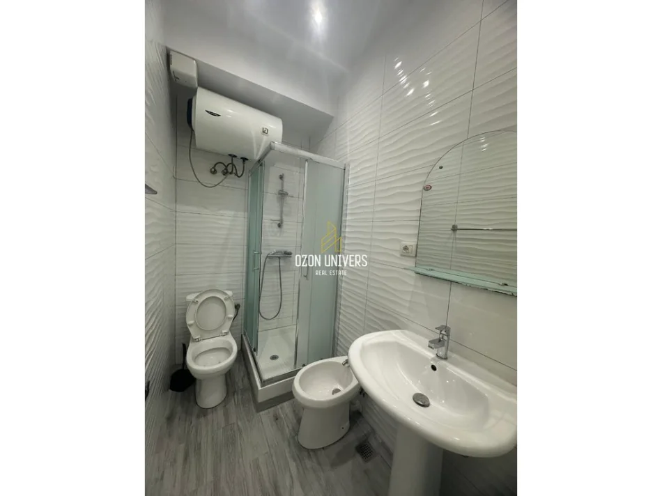 Tirane, jepet me qera apartament 1+1+Ballkon Kati 2, 70 m² 700 € (Stadiumi Air Albania)