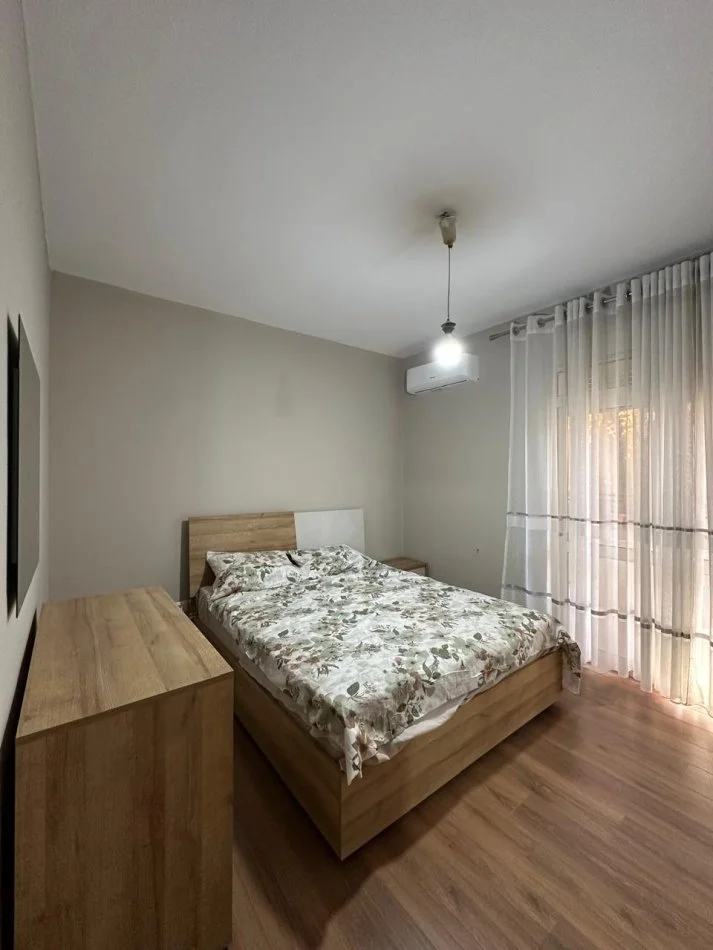 Tirane, jepet me qera apartament 2+1 Kati 3, 120 m² 750 € (RRUGA MINE PEZA)
