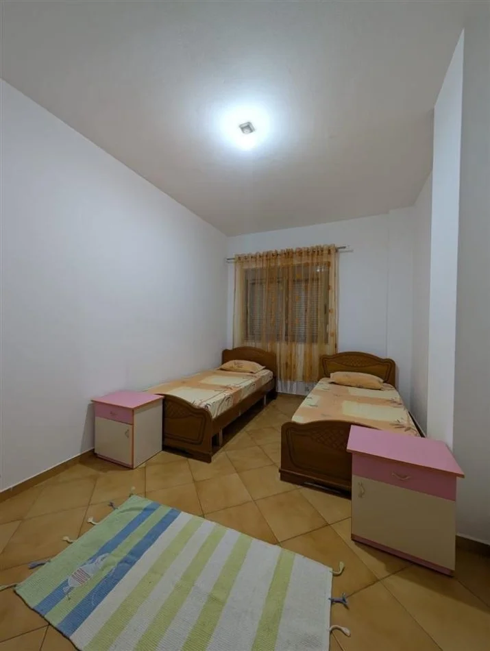 Tirane, jepet me qera apartament 2+1 Kati 2, 87 m² 450 € (Restorant Fresku)