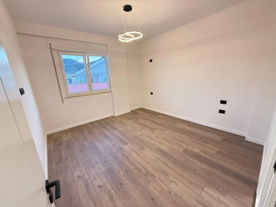 Tirane, shitet apartament 2+1+Aneks+Ballkon Kati 5, 120 m² 230.000 € (liqeni i thate)