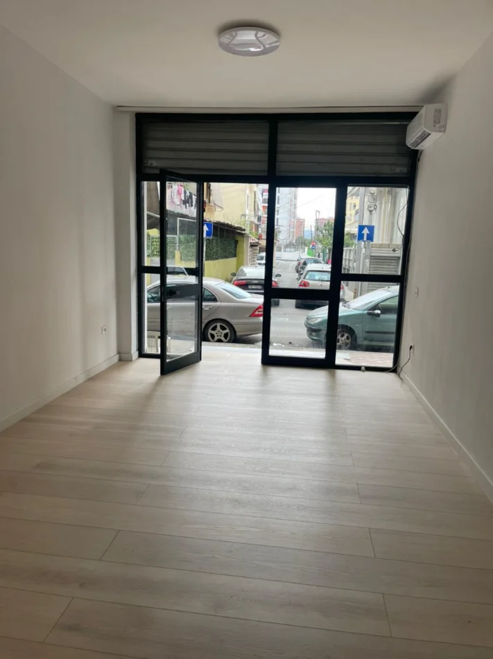 Tirane, shitet zyre Kati 0, 35 m² 70.000 € (ish parku i autobusave)