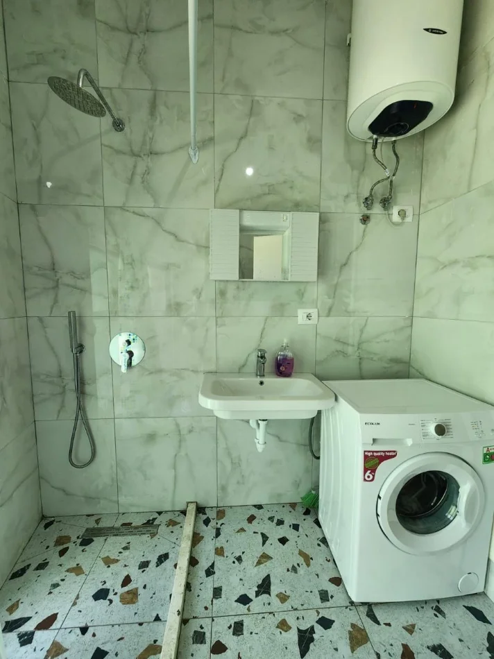 Tirane, jepet me qera garsonier Kati 3, 30 m² 360 € (Mangalemi ne Ali Dem)