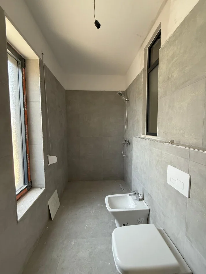Tirane, jepet me qera apartament 2+1 Kati 7, 120 m² 600 € (rruga karl gega)