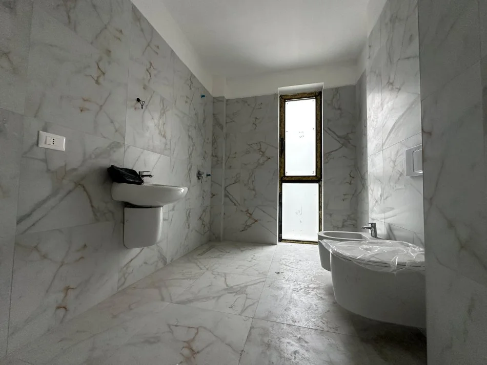 Tirane, shitet apartament 2+1+2+Ballkon , 123 m² 170.000 € (Ish Dogana, Eagle Residence)