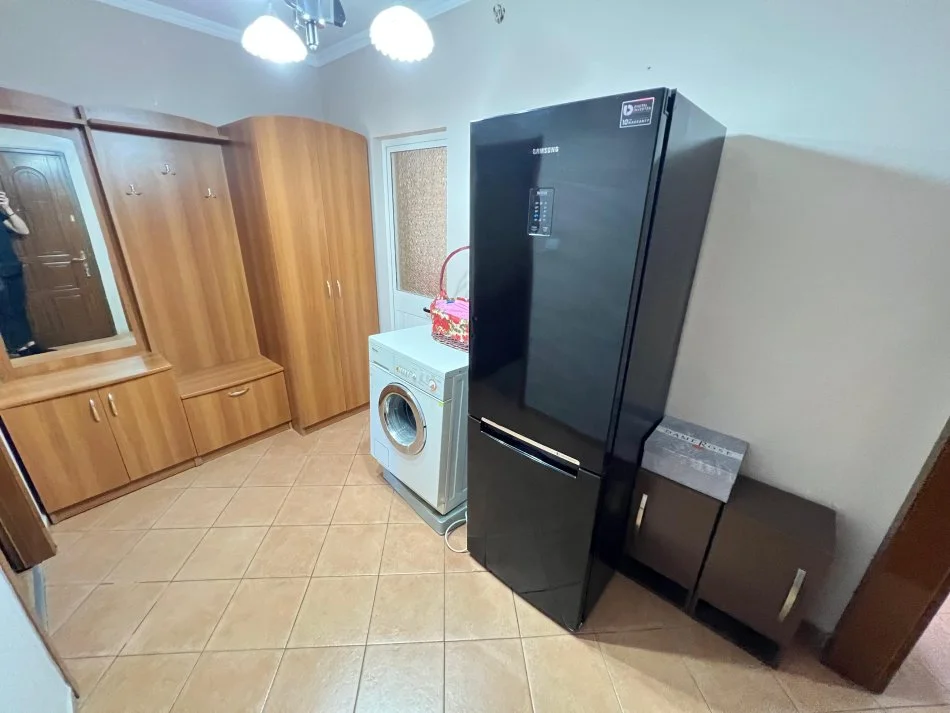 Tirane, jepet me qera apartament 1+1+Ballkon Kati 5, 56 m² 350 € (Rruga Sadik Petrela, Prane Ish Venu)