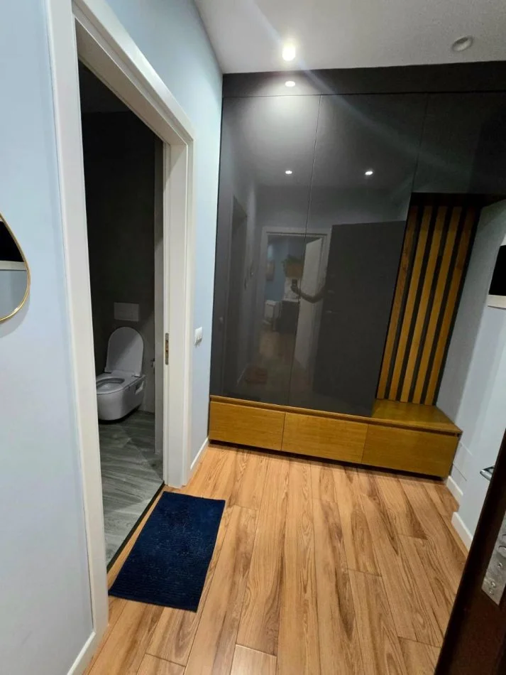 Tirane, jepet me qera apartament 2+1+Ballkon Kati 4, 90 m² 650 € (Hamdi sina)