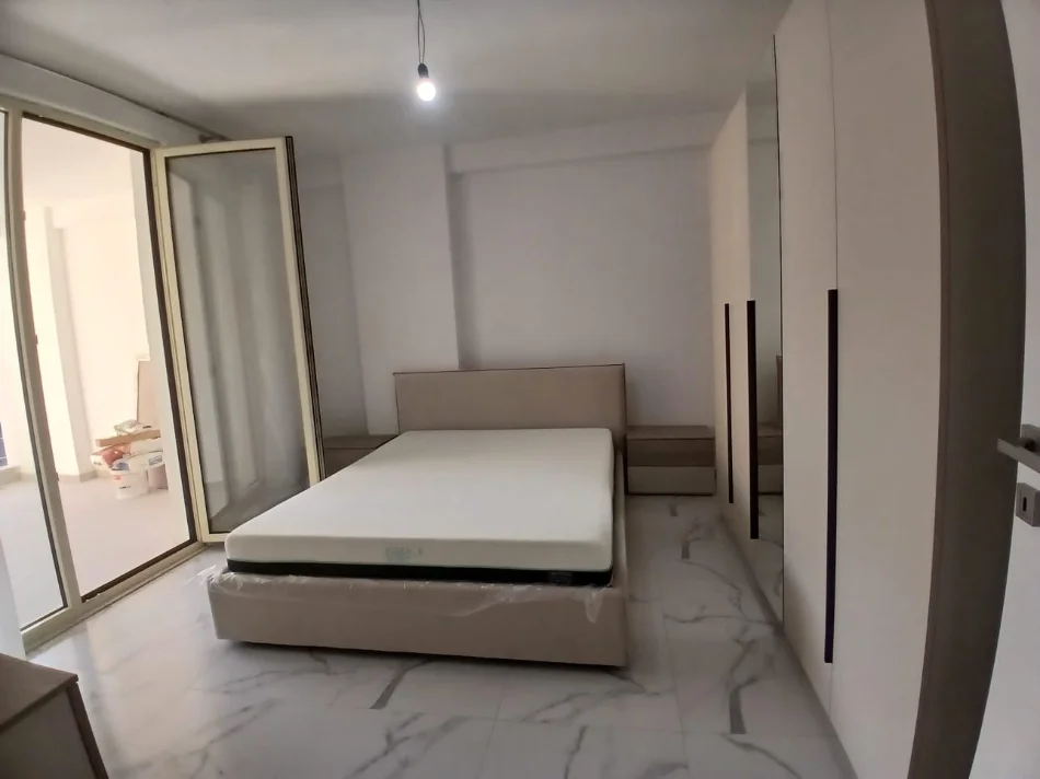 Tirane, jepet me qera apartament 1+1 Kati 4, 60 m² 400 € (Shkoze; pallatet e Tom Doshit)
