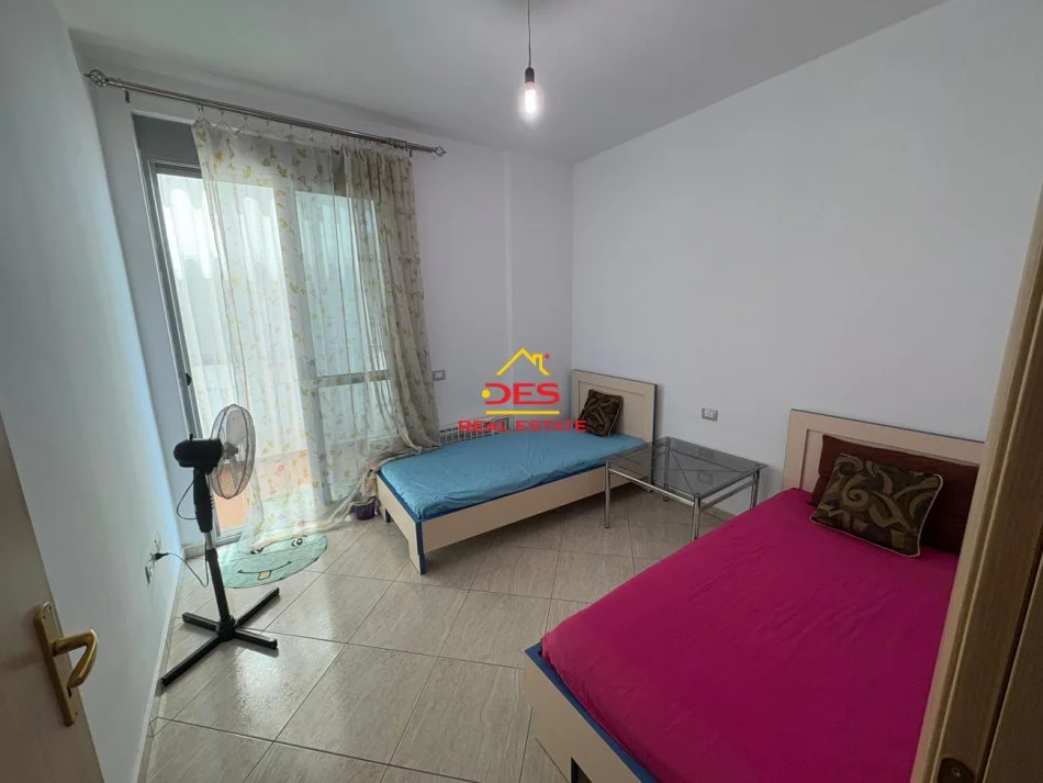 Vlore, jepet me qera apartament 2+1+Ballkon Kati 2, 120 m² 400 € (Rruga Osman Haxhiu)