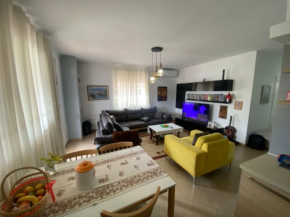 Tirane, shitet apartament 2+1+Ballkon Kati 4, 150 m² 217.000 € (FONDACIONI ELEONORE,RRUGA TRENDAFILI I BARDHE)