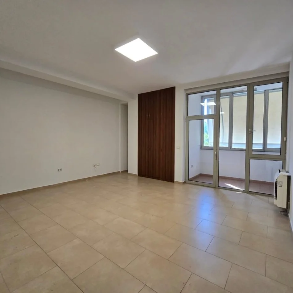 Tirane, jepet me qera zyre Kati 2, 162 m² 2.000 € (prane Gardes)