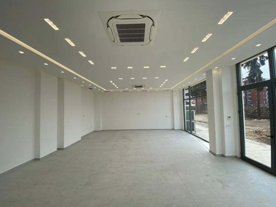 Tirane, jepet me qera ambjent biznesi Kati 0, 100 m² 1.300 € (Ne Don Bosko)