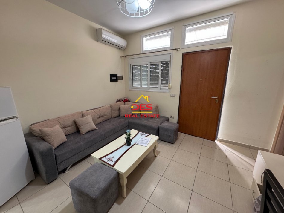 Vlore, jepet me qera apartament 1+1 Kati 0, 65 m² 250 € (Rruga Çamëria)