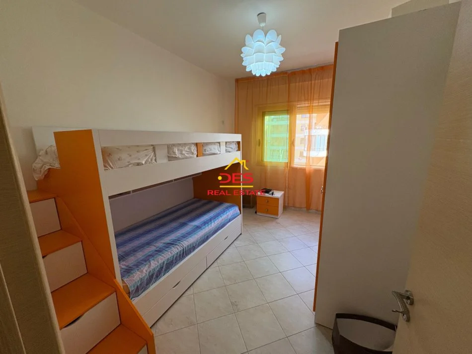 Vlore, jepet me qera apartament 2+1+Ballkon Kati 3, 95 m² 400 € (Rruga Hasan Kushta)
