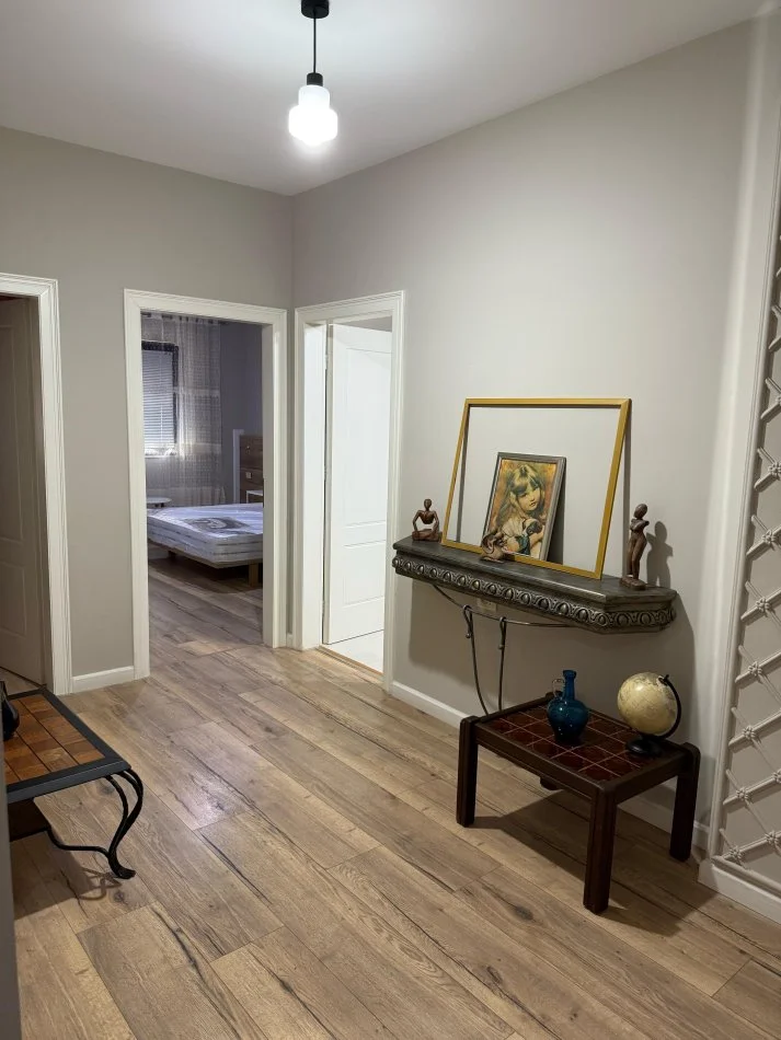 Tirane, jepet me qera apartament 2+1+2Ballkone Kati 6, 120 m² 500 € (Yzberisht)