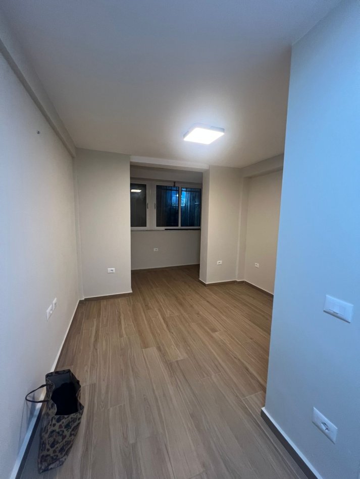 Tirane, jepet me qera apartament 1+1+Aneks+Ballkon Kati 0, 50 m² 600 € (Rr,Abdyl Frasheri)