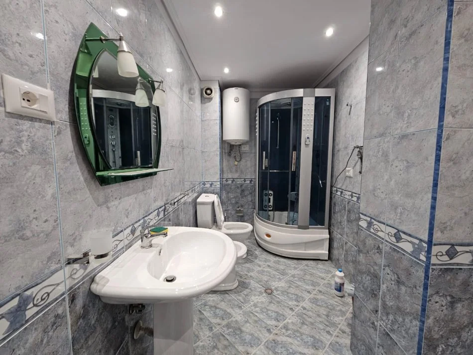 Tirane, shitet apartament 2+1 , 122 m² 165.000 € (Rruga Hysen Gjura)