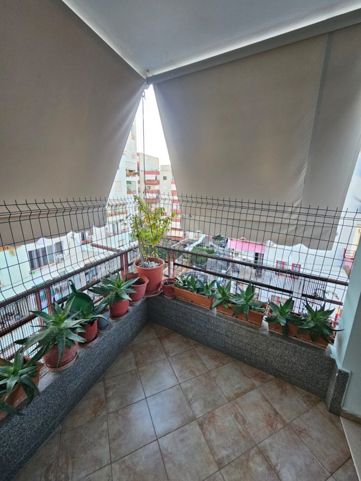 Tirane, jepet me qera 1+1 kati 6 me ashensor 40,000 leke Besim Alla, Misto Mame, Pallatet Çabej)