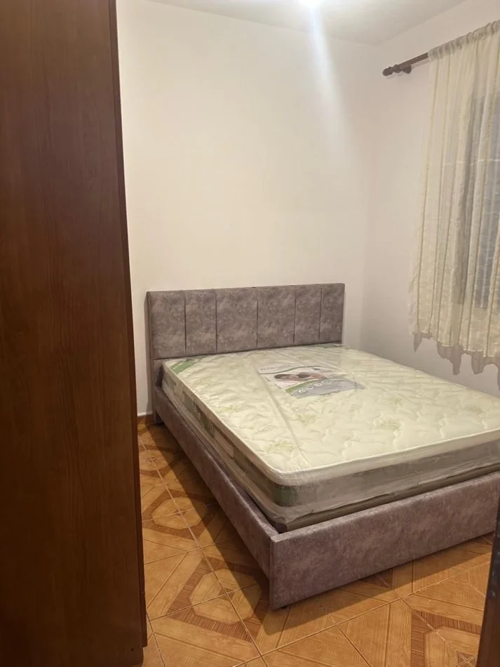Tirane, jepet me qera apartament 2+1 Kati 1, 87 m² 350 € (Hamdi Pepa)