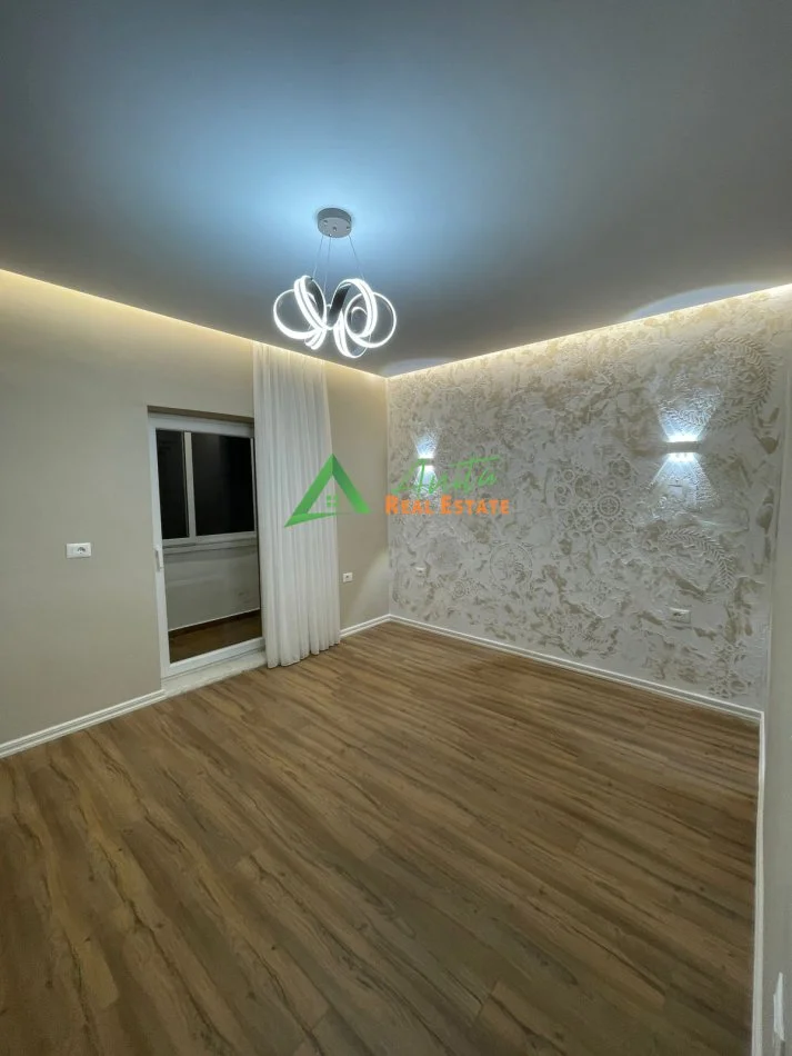 Tirane, shitet apartament 1+1+Ballkon Kati 4, 49 m² 125.000 € (Rruga e Durresit)