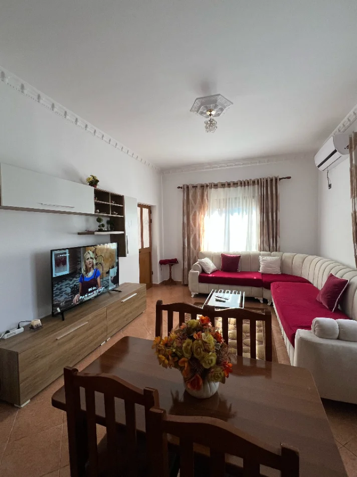 Tirane, jepet me qera apartament 2+1 Kati 2, 90 m² 450 € (rruga 5 maji)