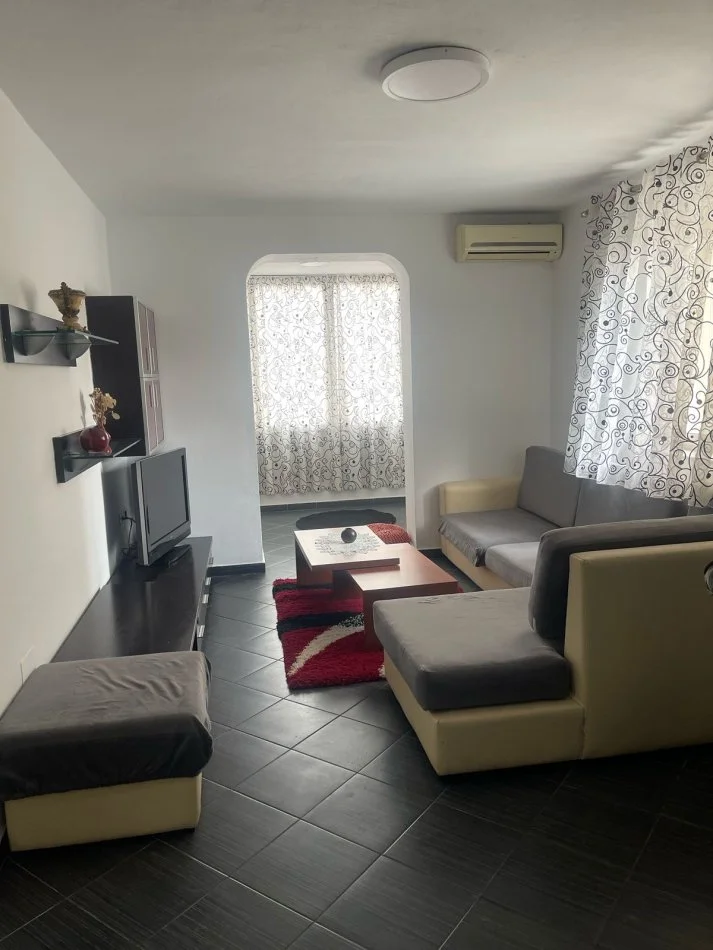 Tirane, jepet me qera 2+1 Kati 3, 80 m² 450.000 € (Mine Peza, prane Komisariatit nr.3)