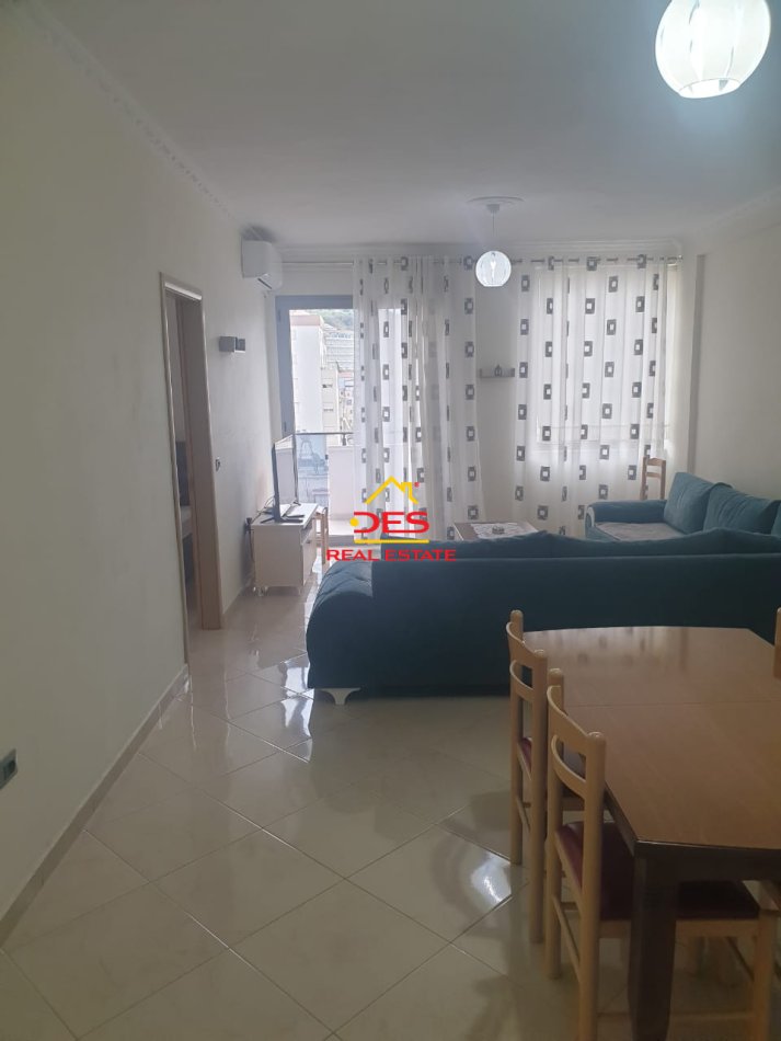 Vlore, jepet me qera apartament 2+1+Ballkon Kati 6, 100 m² 500 € (Rruga Sadik Zotaj)
