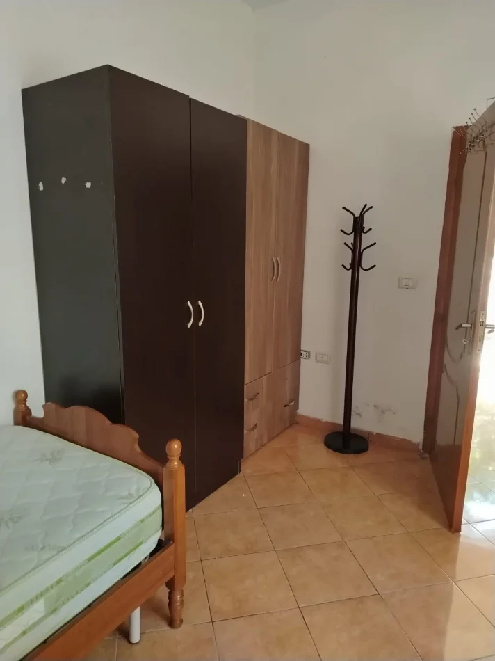 Tirane, jepet me qera Vile 1+1 Kati 1, 40 m² 400 € (rruga at zef pellumbi)