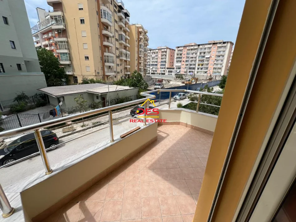 Vlore, shitet apartament 1+1+Ballkon Kati 2, 63 m² (Lungomare)