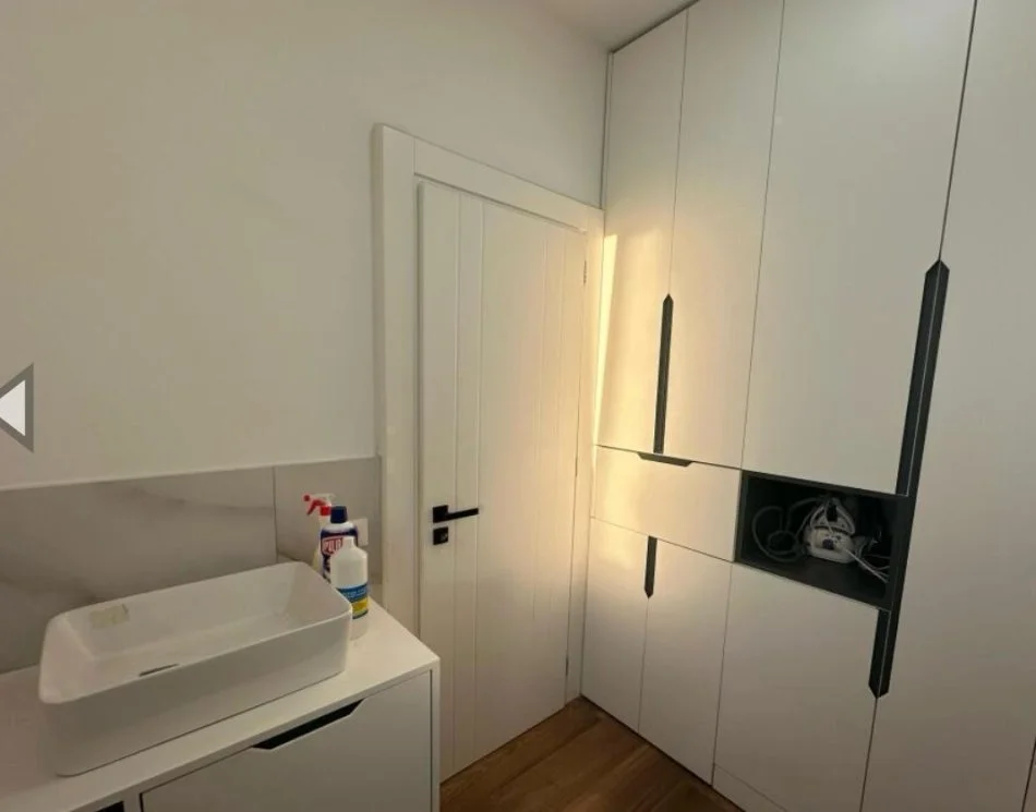 Tirane, jepet me qera apartament 2+1 Kati 4, 110 m² 1.000 € 