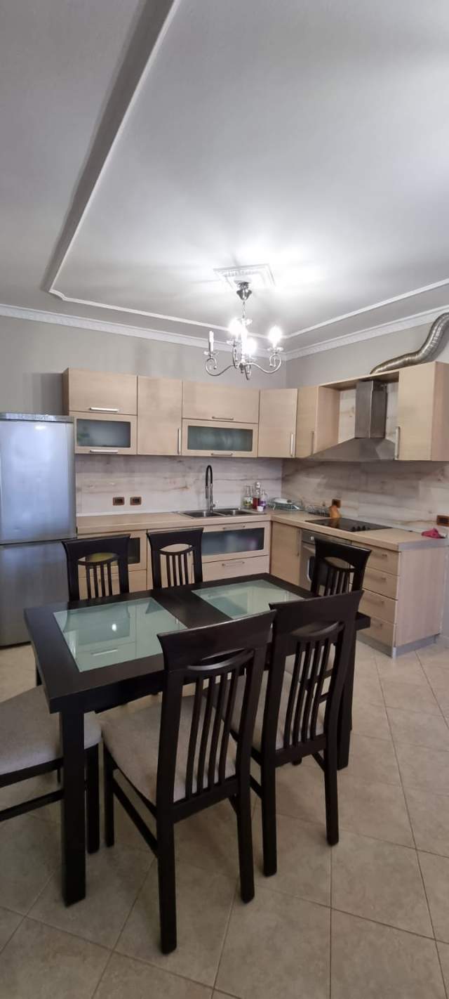 Tirane, Jepet me Qera Apartament 3+1+BLK Kati 5, 115 m² 600 Euro 21 Dhjetori,tek Joena