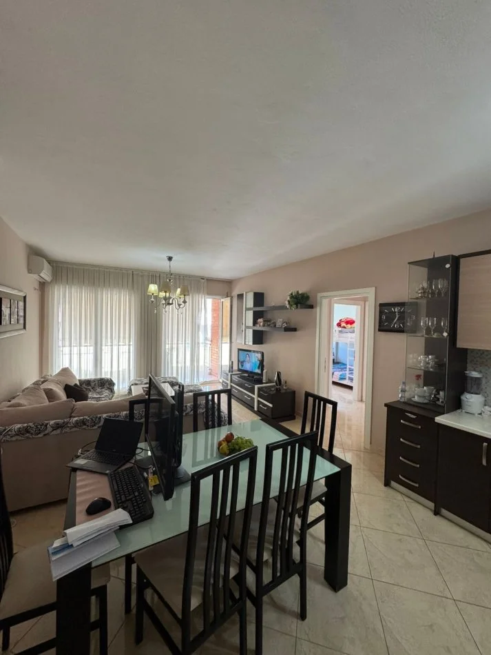 Tirane, jepet me qera apartament 2+1+Ballkon Kati 3, 120 m² 450 € 