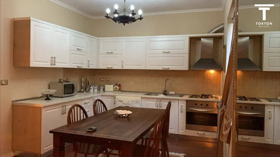 Tirane, shitet 4+1 Kati 3, 110 m² 248.000 € (Vendndodhja: Rruga e Elbasanit, Tiranë.)