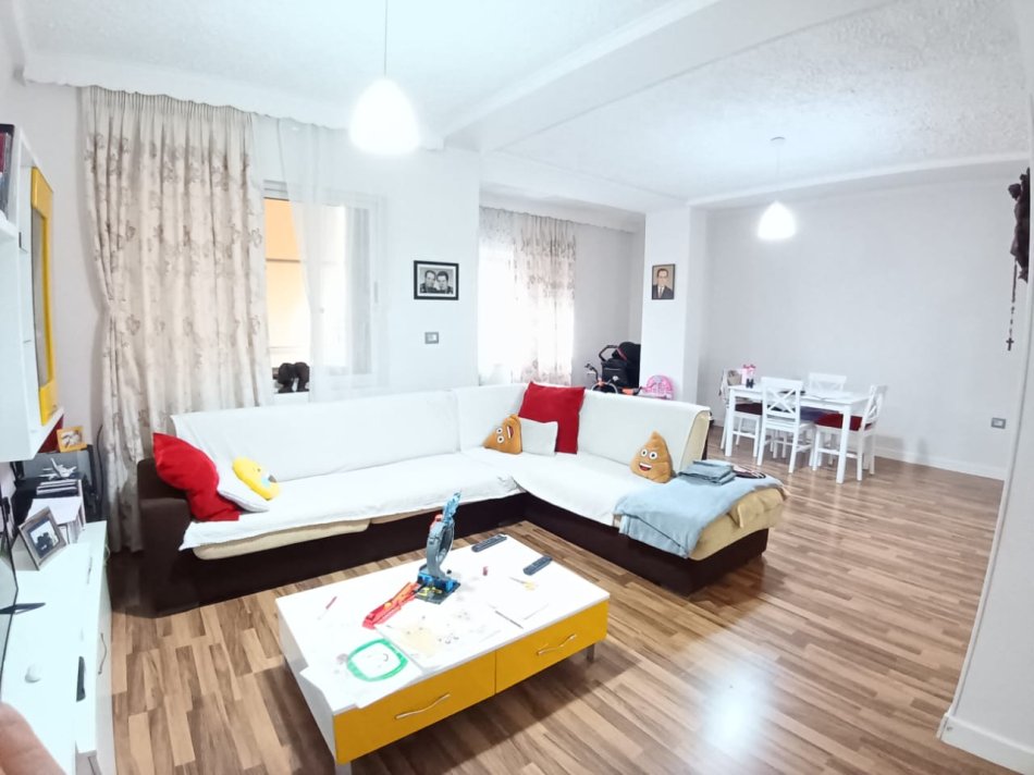 Tirane, shitet apartament 2+1 Kati 3, 125 m² 195.000 € (Shkolla Baletit)