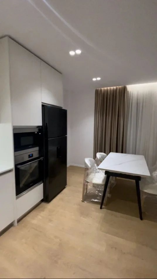 Tirane, jepet me qera apartament 2+1 Kati 1, 98 m² 1.000 € 