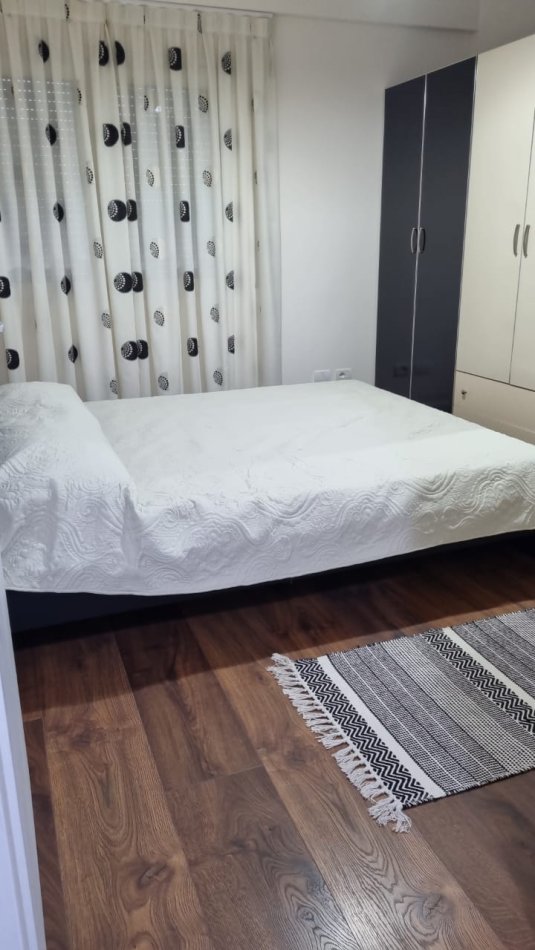 Tirane, jepet me qera apartament 1+1 Kati 3, 62 m² 750 € (tek Kristal Center, Komuna e Parisit)