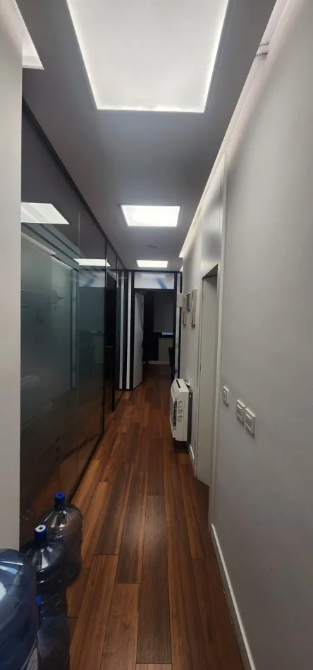 Tirane, shitet zyre , 140 m² 400.000 € (tek Shallvaret)