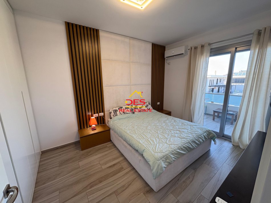 Vlore, jepet me qera apartament 1+1+Ballkon Kati 10, 70 m² 400 € (Rruga Gjergj Arianiti)