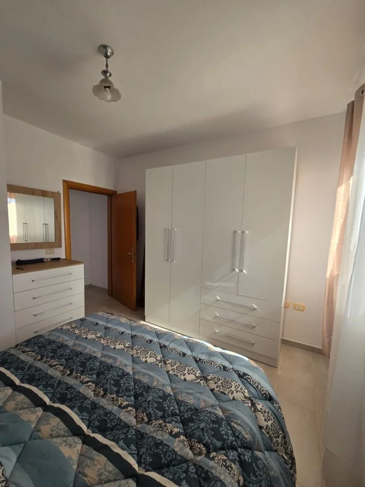 Tirane, jepet me qera apartament 1+1+Ballkon , 55 m² 550 € (Credins perballe Delijorgjit)