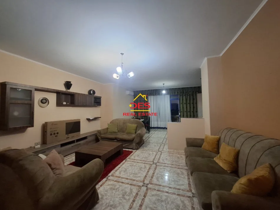 Vlore, jepet me qera apartament 3+1+Ballkon Kati 2, 120 m² 550 € (Rruga Sadik Zotaj)