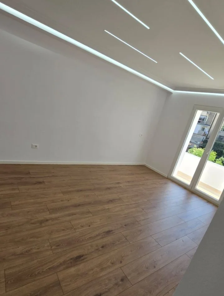 Tirane, shitet apartament 2+1+Ballkon Kati 3, 73 m² 173.000 € (rr elbasanit)