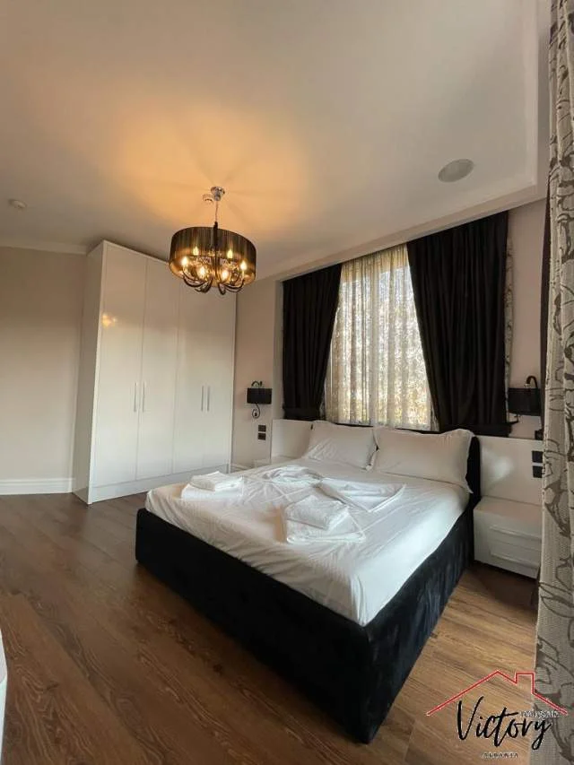 Tirane, jepet me qera apartament 4+1+BLK Kati 6, 144 m² 3.000 Euro (park gate)