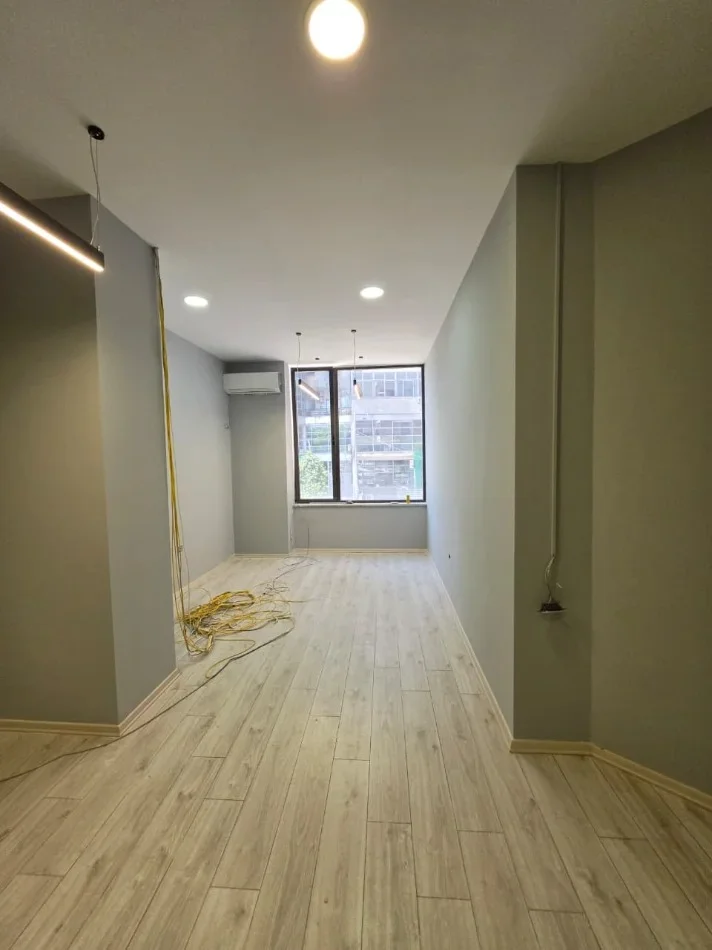 Tirane, jepet me qera zyre Kati 2, 31 m² 600 € (Rruga Mine Peza)